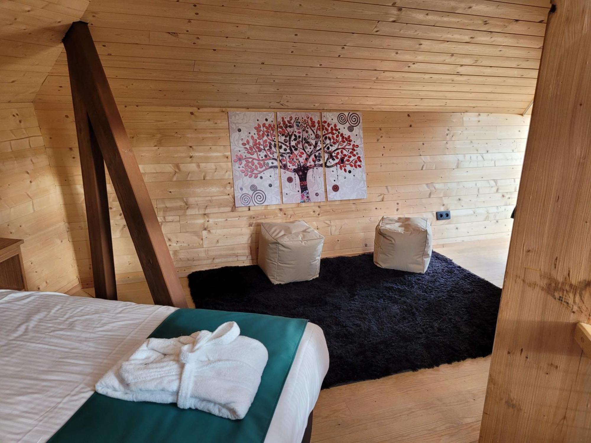 Utopia Village - Art & Nature Lodges Mons Esterno foto